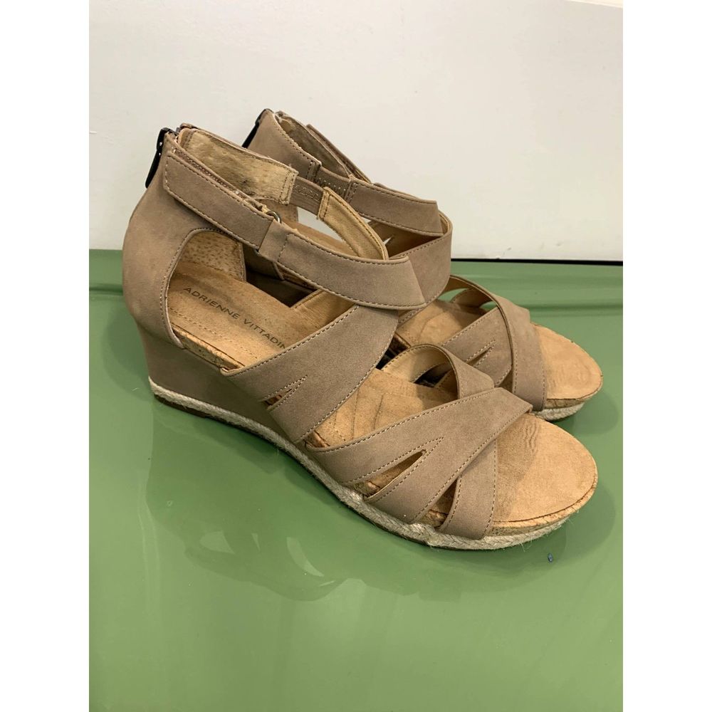 Adrienne Vittadini Timmy Beige Wedge Sandals Size 10 - NWOT